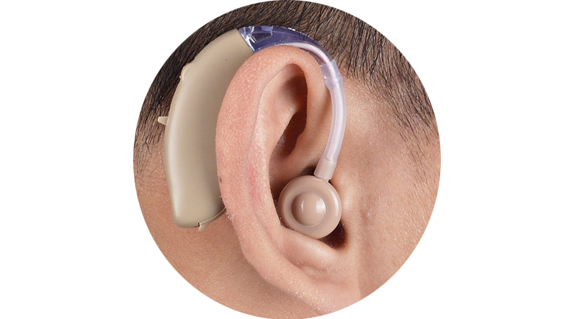 Amplificadores auditivos sobre o ouvido