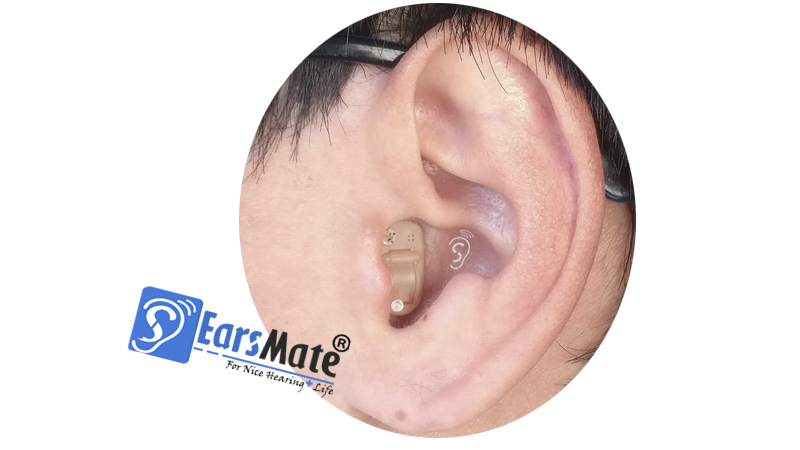 Novos aparelhos auditivos invisíveis ocultos no ouvido digital